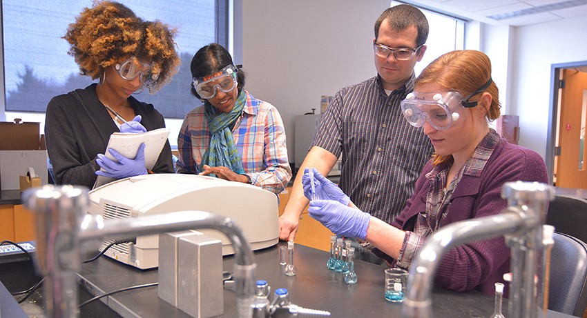 Worcester State University green chemistry students in laboratory