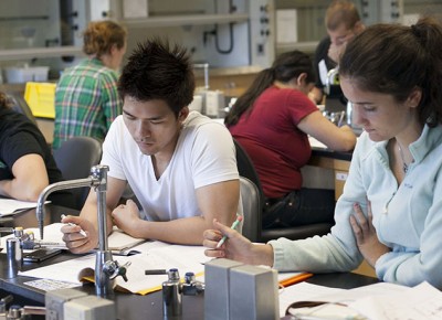 Students in a Worcester State University summer chemistry class